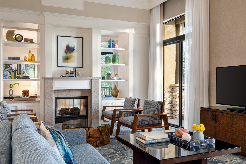 image of the Lakeside Suite's living room at The Woodlands Resort